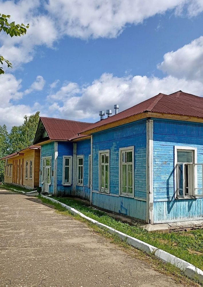 Голубая деревянная водолечебница